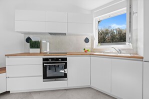 Køleskab, ovn, kogeplade, opvaskemaskine