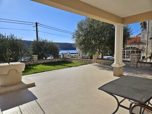 屋外ダイニン  グエリア