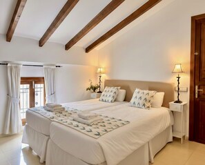 6 quartos, ferros/tábuas de passar roupa, Wi-Fi, roupa de cama