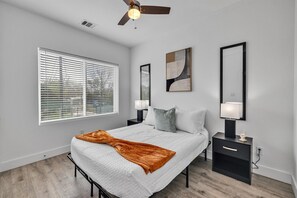 3 bedrooms, desk, iron/ironing board, free WiFi