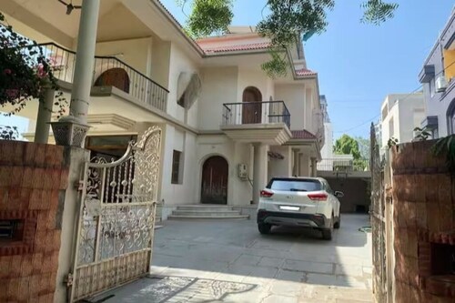Satyagrah chavni luxurious  bungalow with AC in Ahmedabad