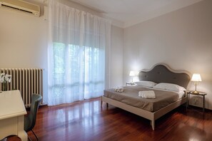 Desk, laptop workspace, iron/ironing board, free WiFi - Room & Breakfast D'Annunzio (Ravenna)