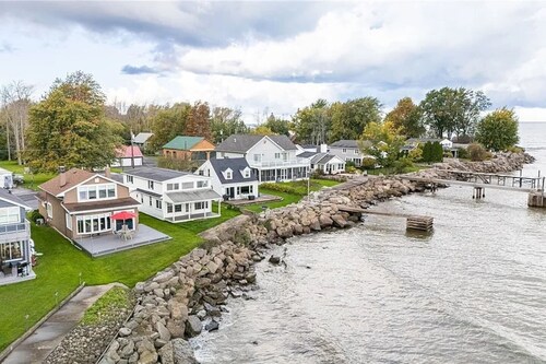 Lakefront | Master Suite w/ Lake Views + Jacuzzi