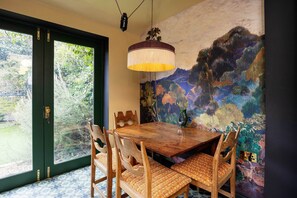 Dining - Hackney Charms, by Veeve (London)