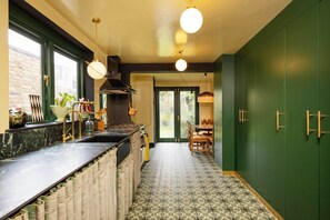 Fridge, dishwasher, cookware/dishes/utensils - Hackney Charms, by Veeve (London)
