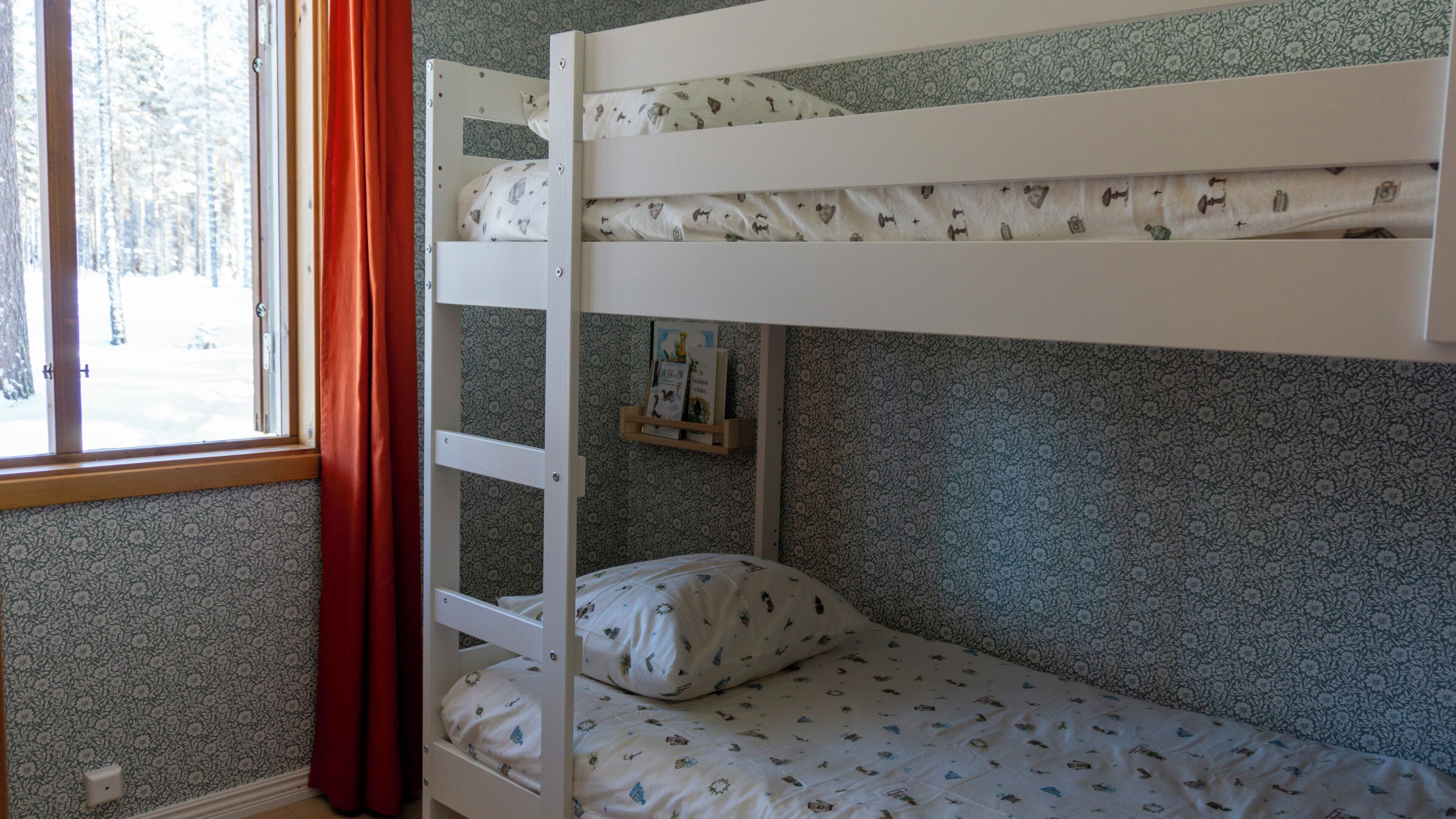 2 bedrooms, in-room safe, bed sheets