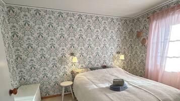 2 chambres, coffres-forts dans les chambres, draps fournis