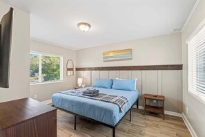 3 bedrooms, desk, iron/ironing board, travel crib - Seaside Sammie: Game Room, Fire Pit, Walk to Beach (St. Augustine)