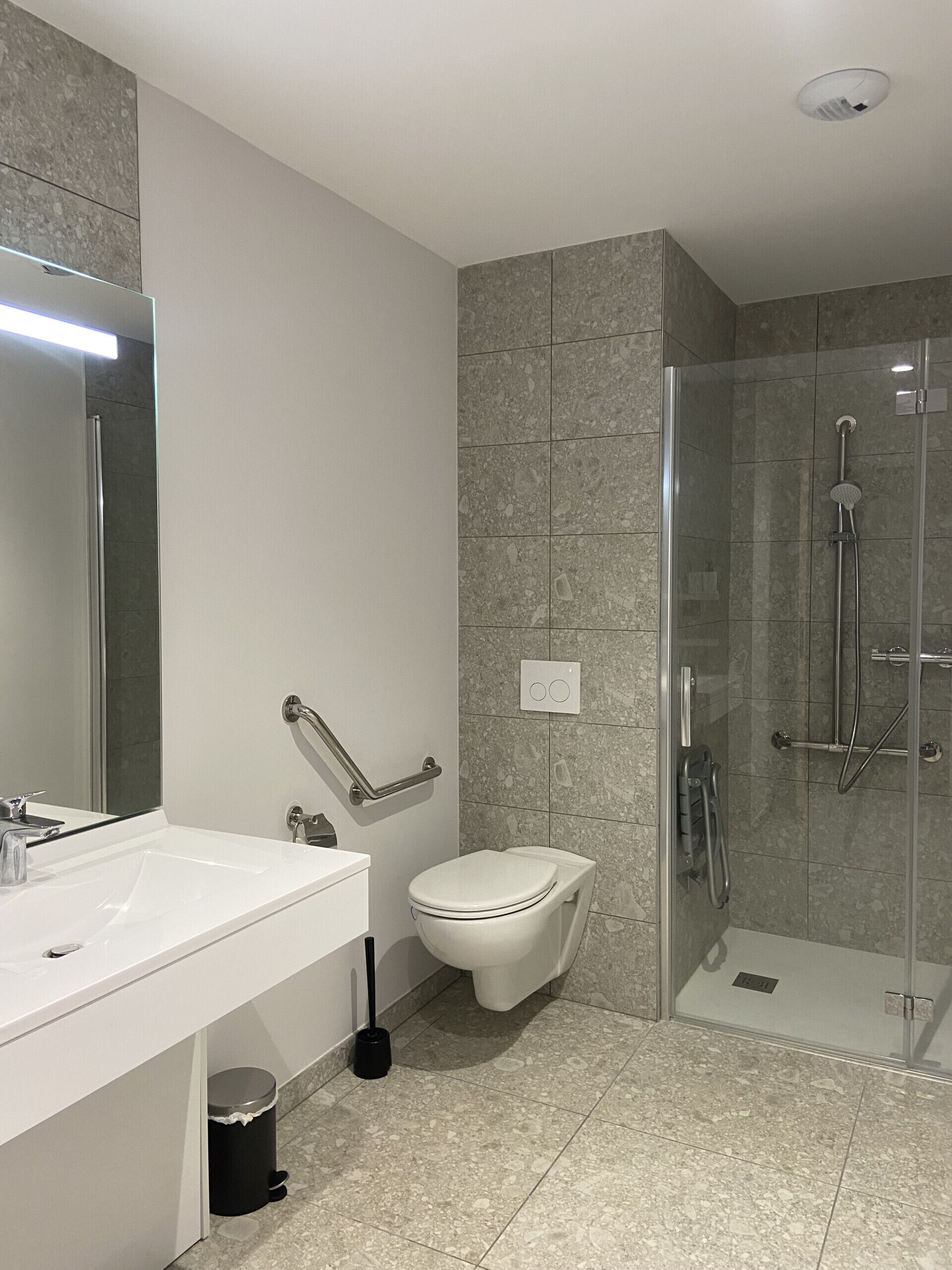 Een douche, handdoeken