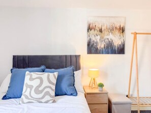 3 bedrooms, desk, iron/ironing board, WiFi