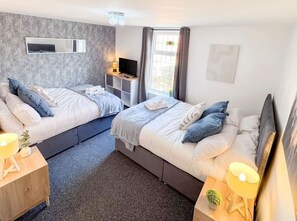 3 Schlafzimmer, Schreibtisch, Bügeleisen/Bügelbrett, WLAN