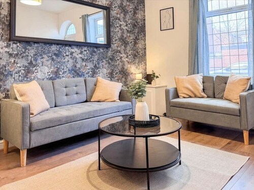 Entire Home | WiFi | Free Parking | Great Location