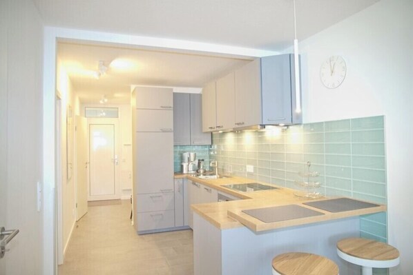 Kühlschrank, Ofen, Herdplatte, Geschirrspüler