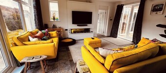 2-Bed Coastal Haven with Private Hot Tub