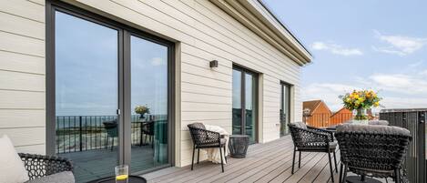 屋外ダイニングエリア