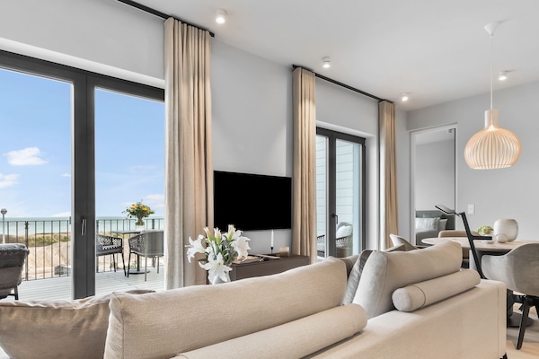 Televisión, chimenea y estéreo