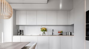 Fridge, oven, stovetop, dishwasher - Oceanview Suite - Sea View, 2 Bedrooms, Washer-Dryer, Ethanol Fireplace (List auf Sylt)