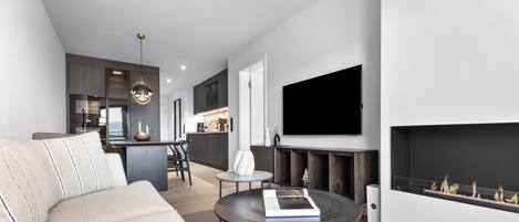 TV, fireplace, stereo