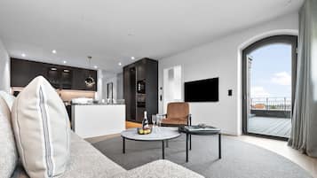 TV, fireplace, books, stereo