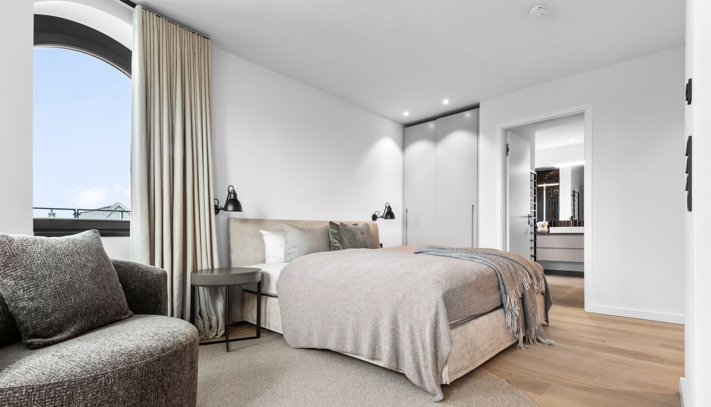 2 Schlafzimmer, Schreibtisch, Reisekinderbett, kostenloses WLAN