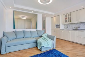 TV - Tiffany Breeze Apartment, Wonderful Ocean View (Palm - Mar)