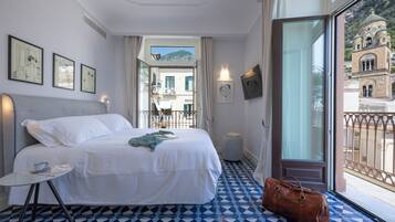 Quarto luxo, sacada | Cofres nos quartos, quartos à prova de som, Wi-Fi de cortesia