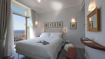 Camera Deluxe, balcone, vista mare | Una cassaforte in camera, insonorizzazione, Wi-Fi gratuito, lenzuola