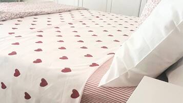 1 chambre, bureau, fer et planche à repasser, Wi-Fi gratuit