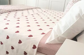 1 dormitorio, escritorio, tabla de planchar con plancha y wifi gratis