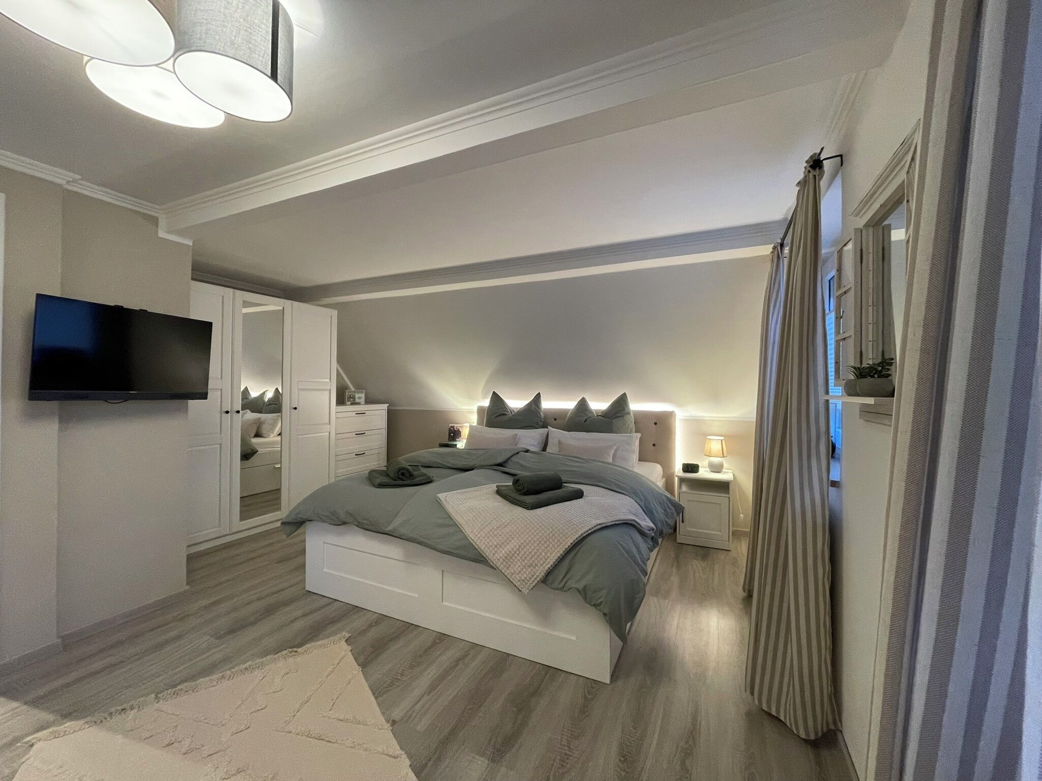 1 Schlafzimmer, Schreibtisch, Bügeleisen/Bügelbrett, Reisekinderbett