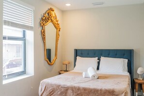 2 habitaciones, tabla de planchar con plancha, wifi y ropa de cama 