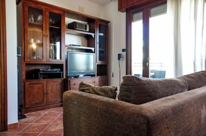 Fernseher, Stereoanlage