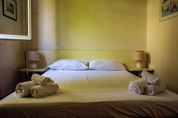 2 bedrooms, bed sheets