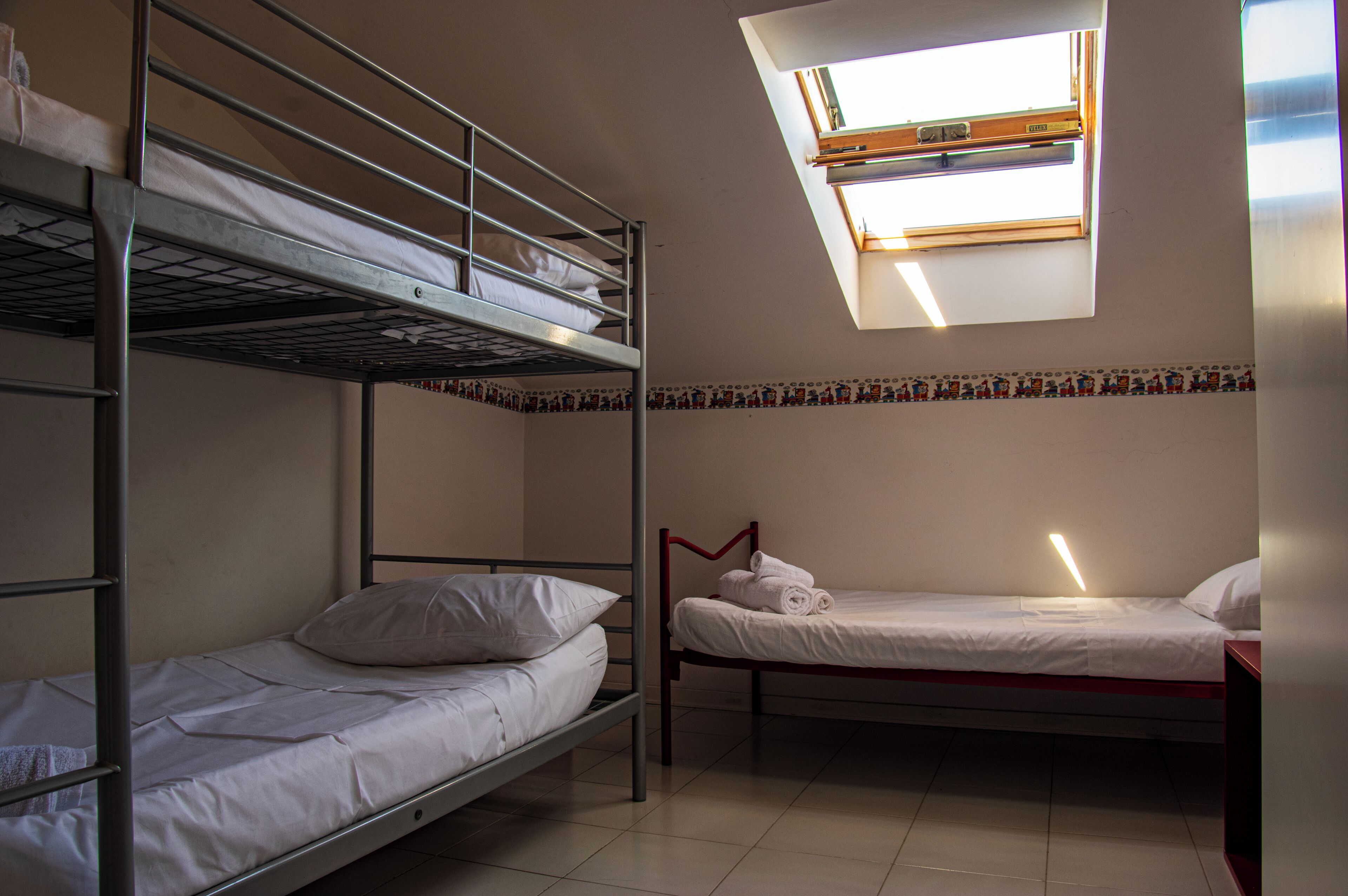 3 bedrooms, bed sheets