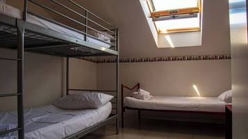 3 bedrooms, bed sheets