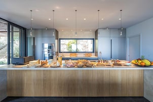 Café da manhã continental grátis todos os dias