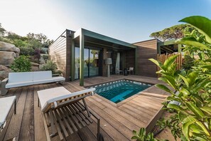 Habitación de lujo doble, piscina privada, vistas al jardín | Ropa de cama de alta calidad, minibar, caja fuerte y escritorio
