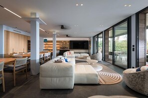 ฝ่ายต้อนรับ