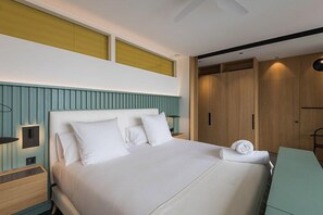 ห้องลักซ์ชัวรี่ดับเบิล, สระว่ายน้ำส่วนตัว, วิวทะเล | เครื่องนอนระดับพรีเมียม, มินิบาร์, ตู้นิรภัยในห้องพัก, โต๊ะทำงาน