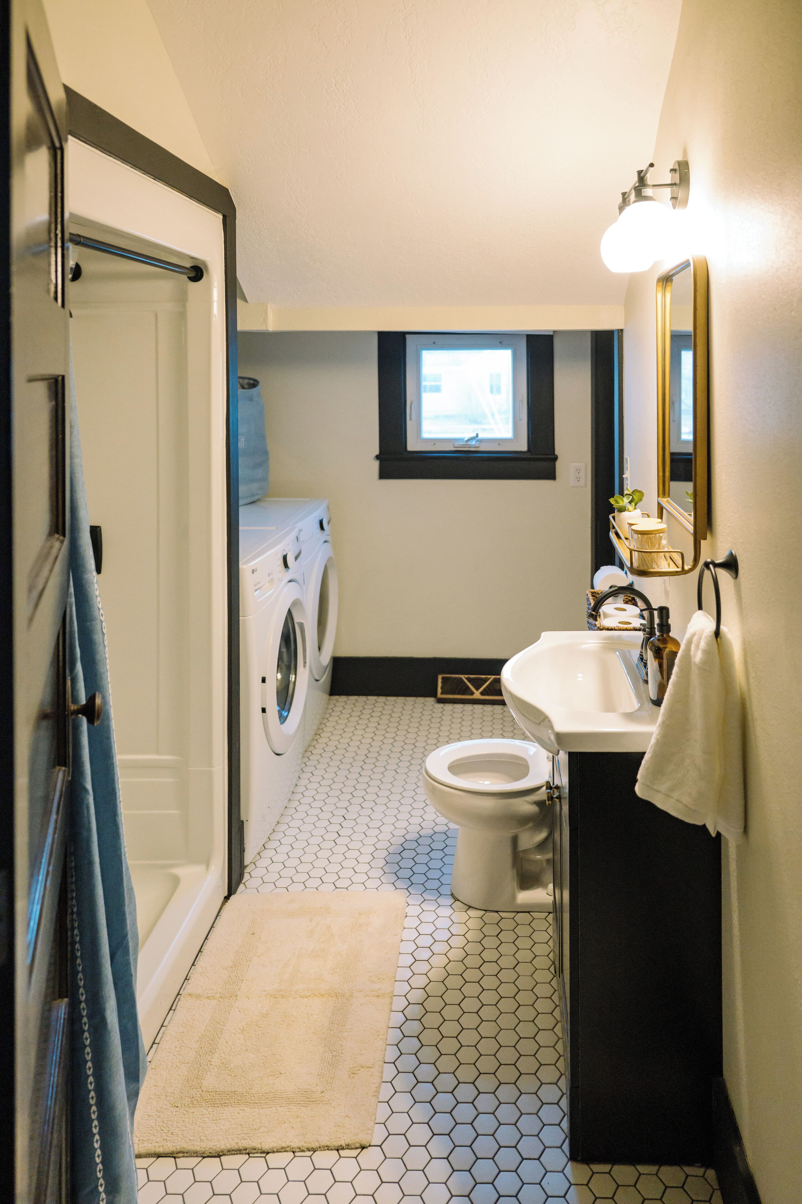 Secador de pelo, toallas