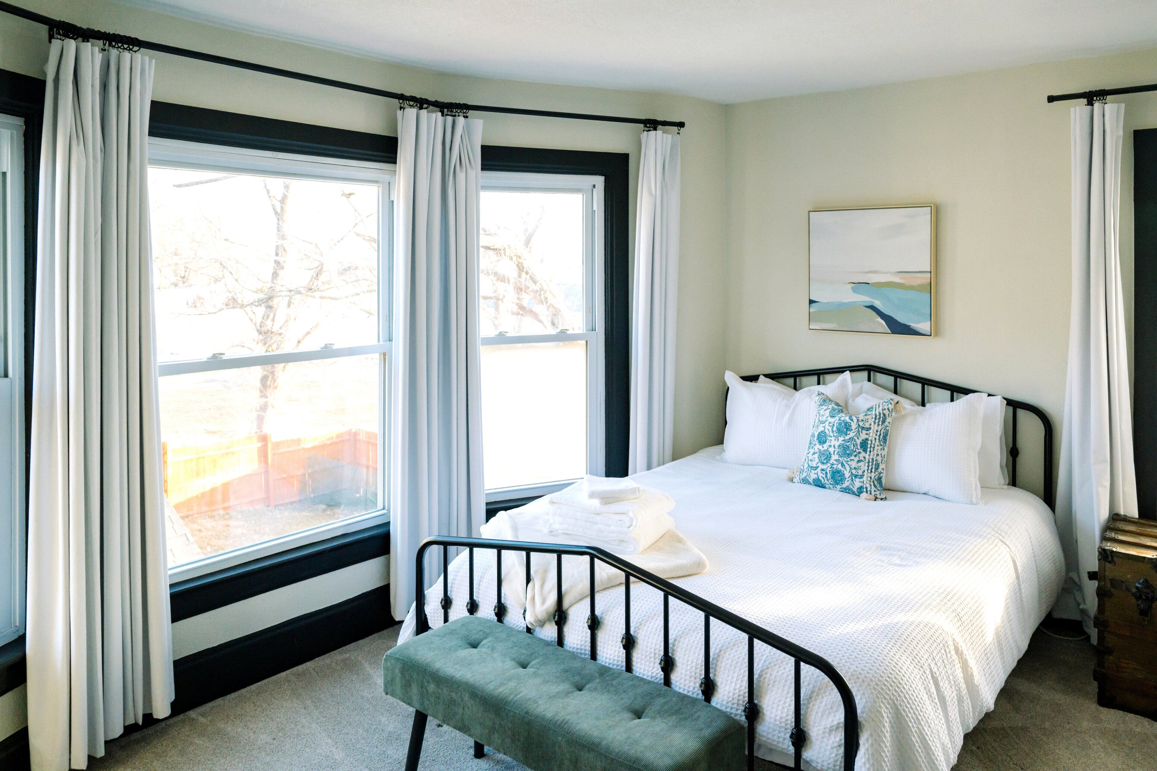 4 bedrooms, desk, iron/ironing board, travel crib