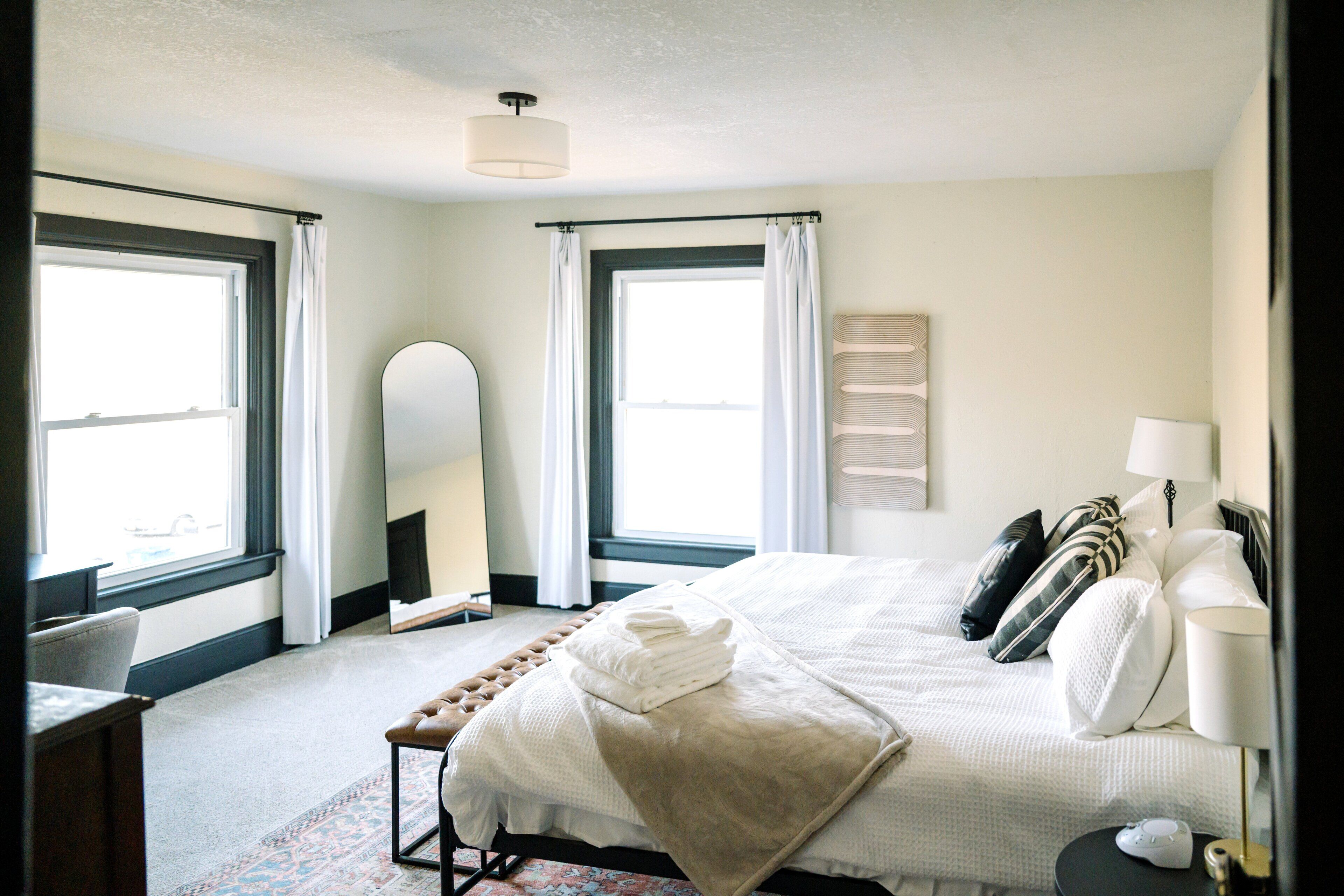 4 Schlafzimmer, Schreibtisch, Bügeleisen/Bügelbrett, Reisekinderbett