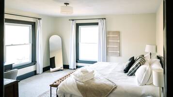 4 Schlafzimmer, Schreibtisch, Bügeleisen/Bügelbrett, Reisekinderbett