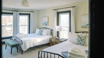 4 bedrooms, desk, iron/ironing board, travel crib