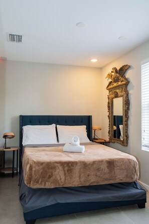 2 habitaciones, tabla de planchar con plancha, wifi y ropa de cama 