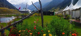 Sheenwoods Riverside Resort & Spa