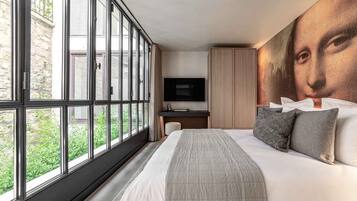 3 bedrooms, in-room safe, desk, iron/ironing board