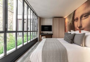 3 bedrooms, in-room safe, desk, iron/ironing board