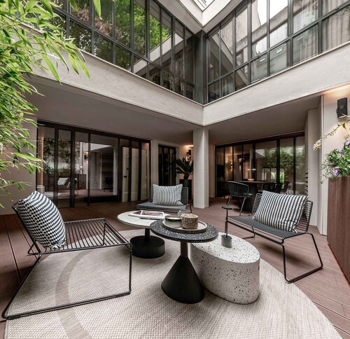 La Résidence Vieux Marais: patio, sauna, fitness room, air conditioning