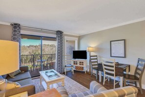 TV, offices - Ocean Villa C117 - Breathtaking View (Hilton Head Island)